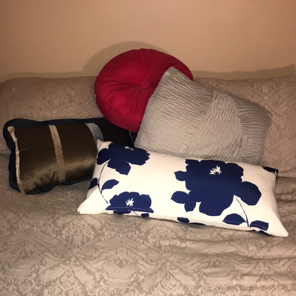 Decorating cushion